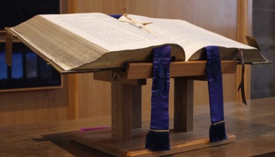 bible holy scripture religion 2805327