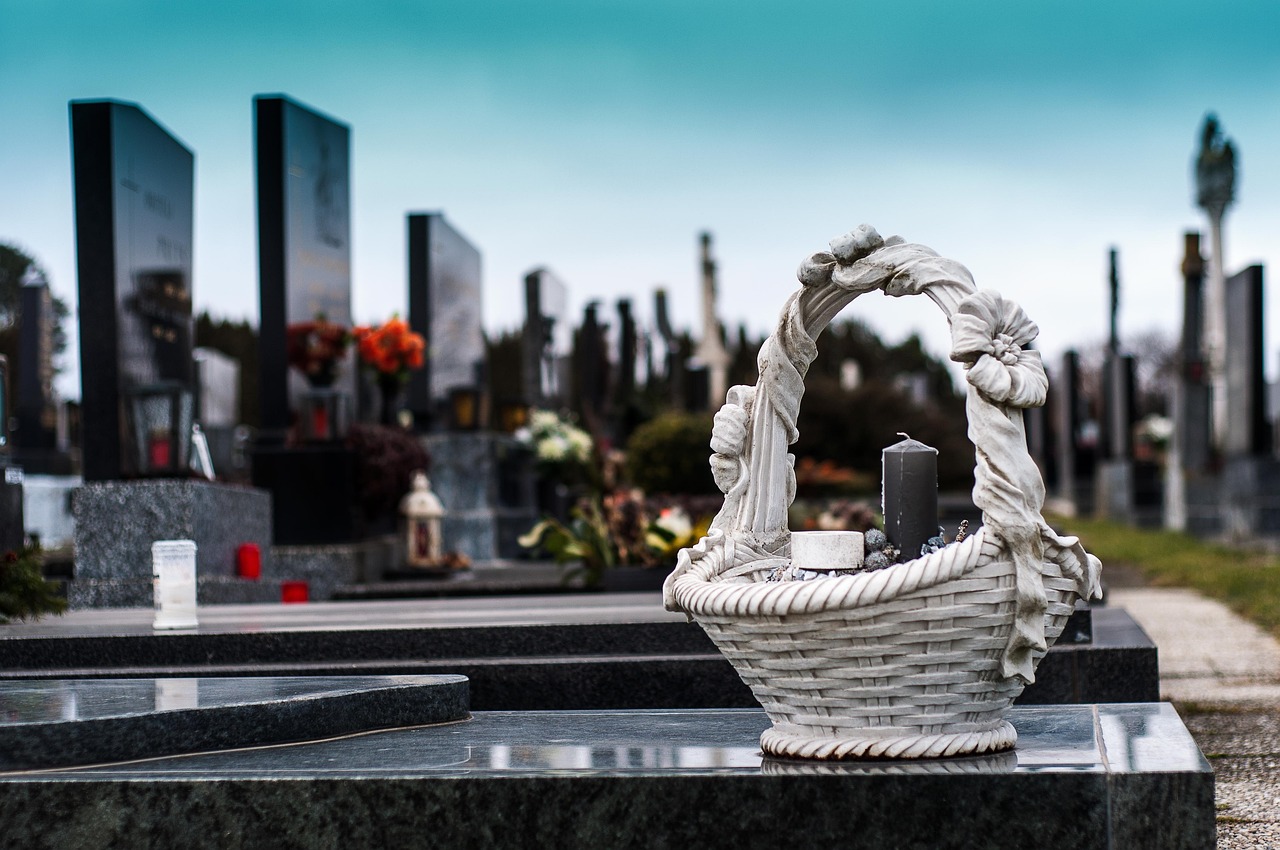 graveyard dig tomb christianity 1758349